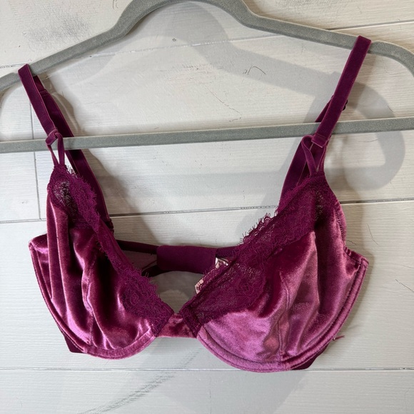 Victoria's Secret NWOT Unlined Demi Velvet Bra Size 32DDD - Picture 2 of 7